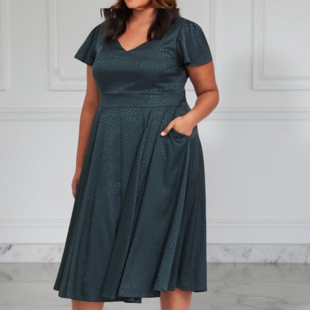 Torrid Dark Green Textured knee length 
Dress - Torrid Size 1X NWT